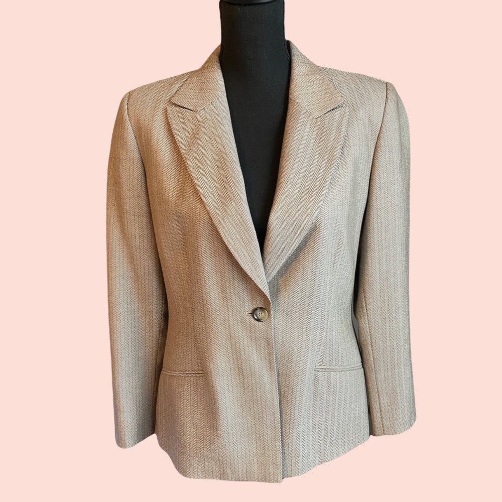 🎊SOLD🎊harve  Benard Sport Blazer Tan and Cream Chevron Design: Size 12 - Picture 2 of 6